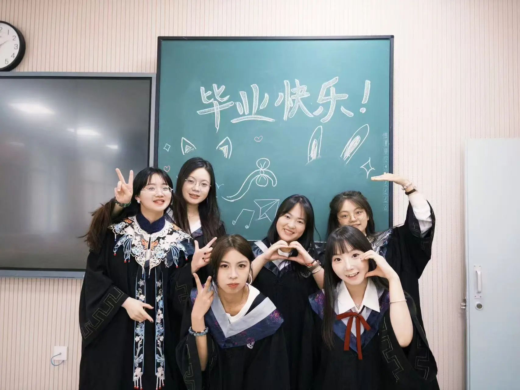 全员“研职”拉满！“抱团发光”的他们一起毕业了！